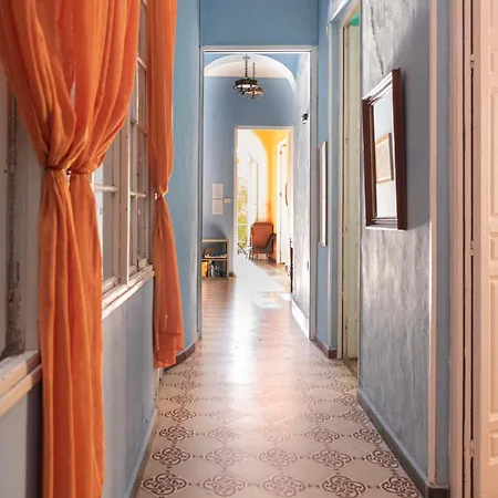 Private In Historic Building On The Square *