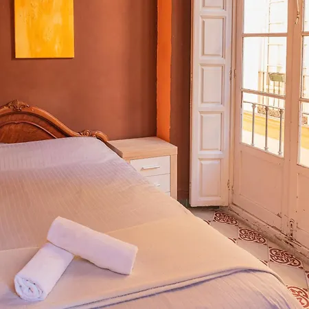 Private In Historic Building On The Square Ubytování v soukromí *