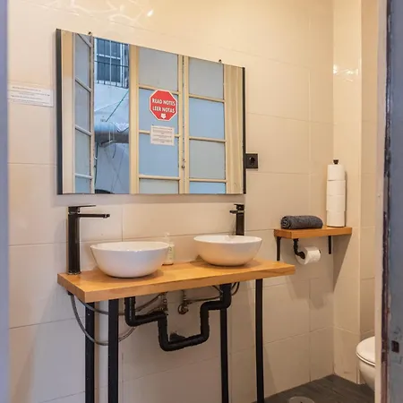 Private In Historic Building On The Square *