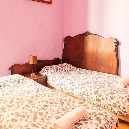 Private In Historic Building On The Square Pansiyon