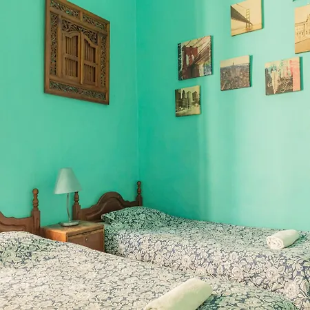 Private In Historic Building On The Square *