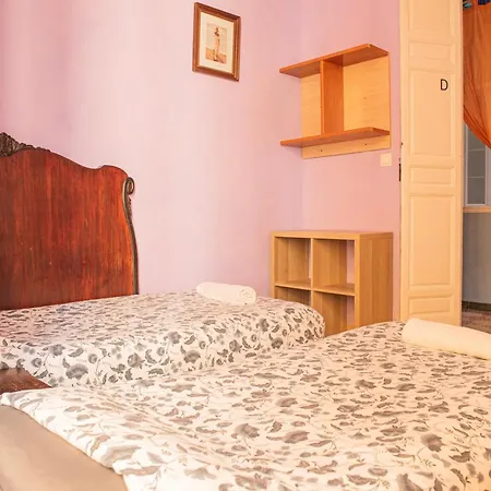 Private In Historic Building On The Square