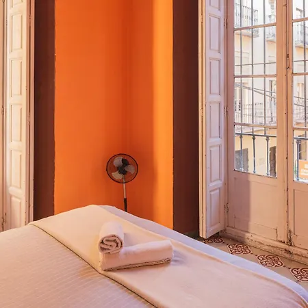 Private In Historic Building On The Square Pansiyon Málaga