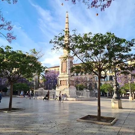 Private In Historic Building On The Square Pansiyon Málaga